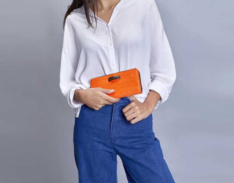 Woman holding a Kantala sustainable clutch